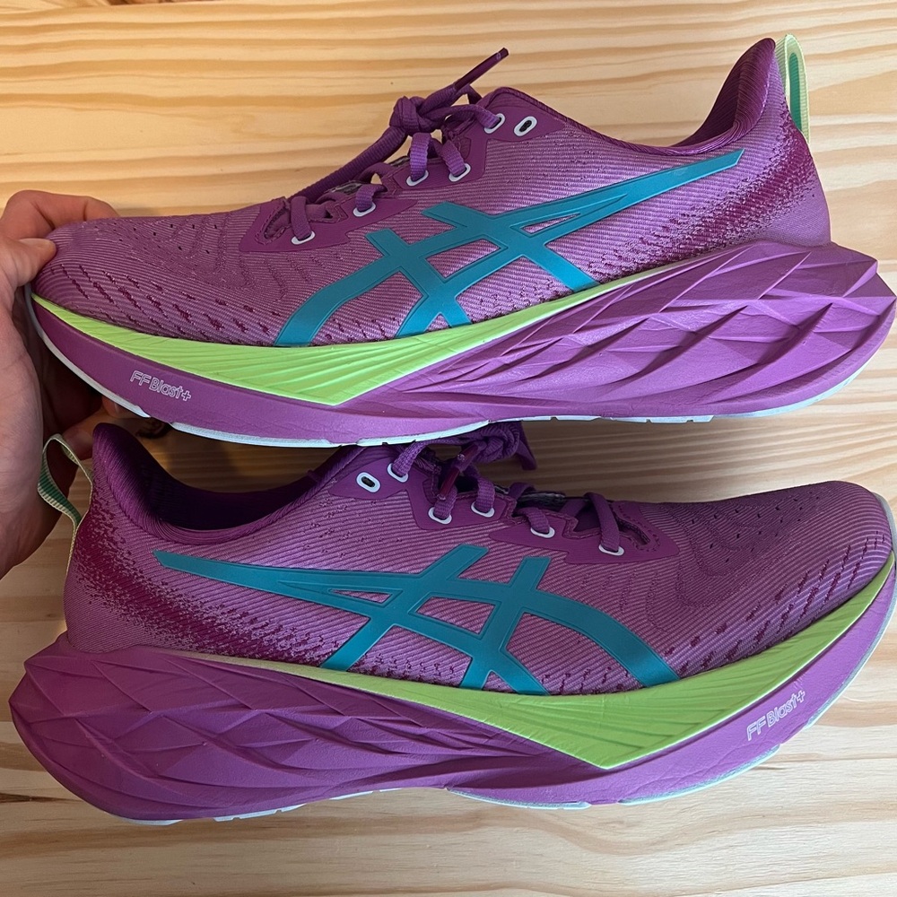 ASICS Women’s NOVABLAST 4 LITE-SHOW Lite-Show/Illuminate Green Size 12